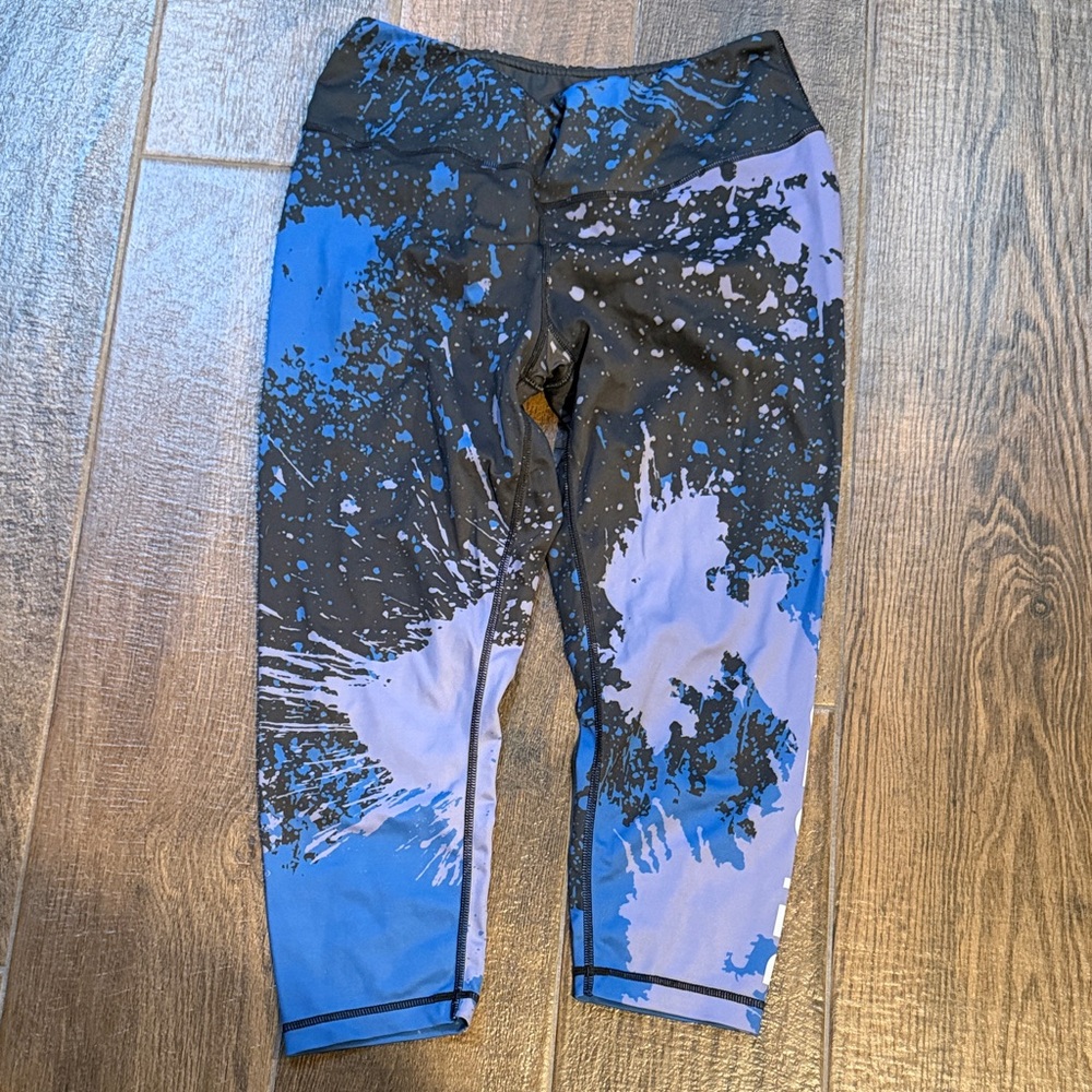 Peloton Black and Blue Splash Capris